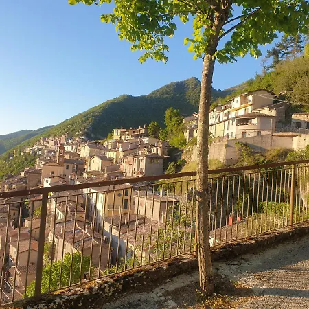 La Casa Sul Fiordo Del Turano Guest house *